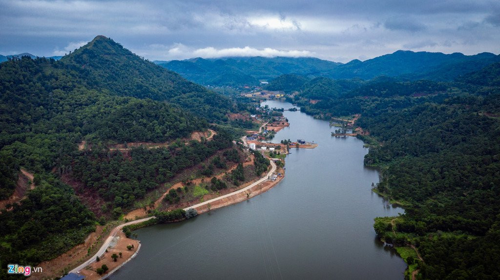 Toan canh nha ca si My Linh va cac khu nghi duong giua rung phong ho hinh anh 3