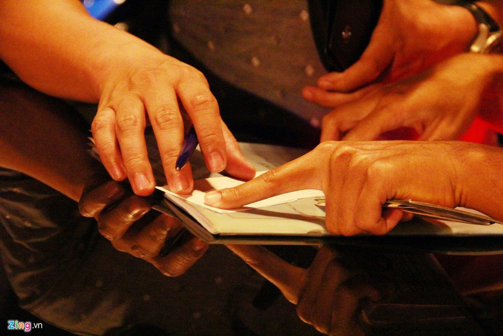 CSGT kiem tra nong do con o Hang Xanh sau vu BMW gay tai nan lien hoan hinh anh 4