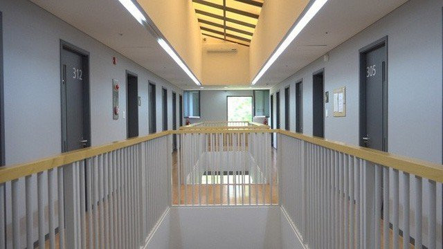 Trả 2 triệu/ngày để được… đi tù