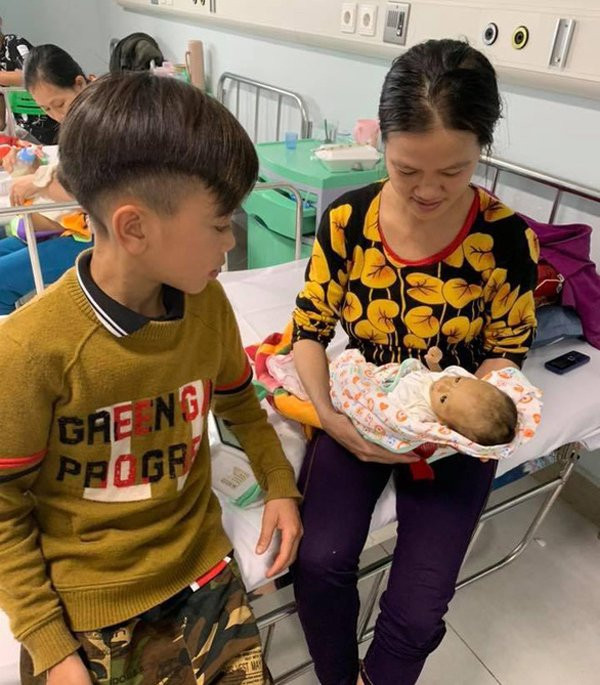 Cậu bé 13 tuổi đạp xe mất phanh từ Sơn La xuống Hà Nội thăm em ở viện