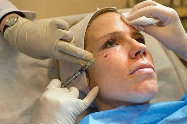 Đi spa đắt đỏ làm đẹp, 2 cô gái không ngờ bị lây nhiễm HIV