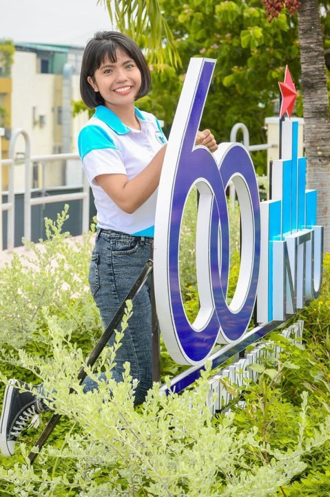 Trúng đại học, nữ sinh có đôi mắt 2 màu chọn cao đẳng