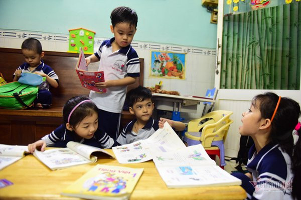 5 bé sinh 5 đầu tiên của VN háo hức vào lớp 1