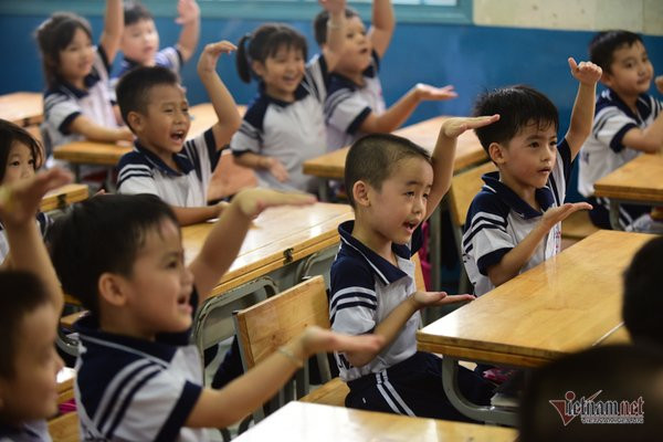 5 bé sinh 5 đầu tiên của VN háo hức vào lớp 1