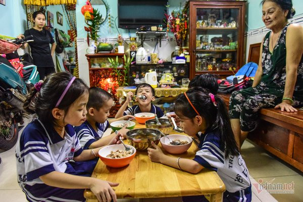 5 bé sinh 5 đầu tiên của VN háo hức vào lớp 1