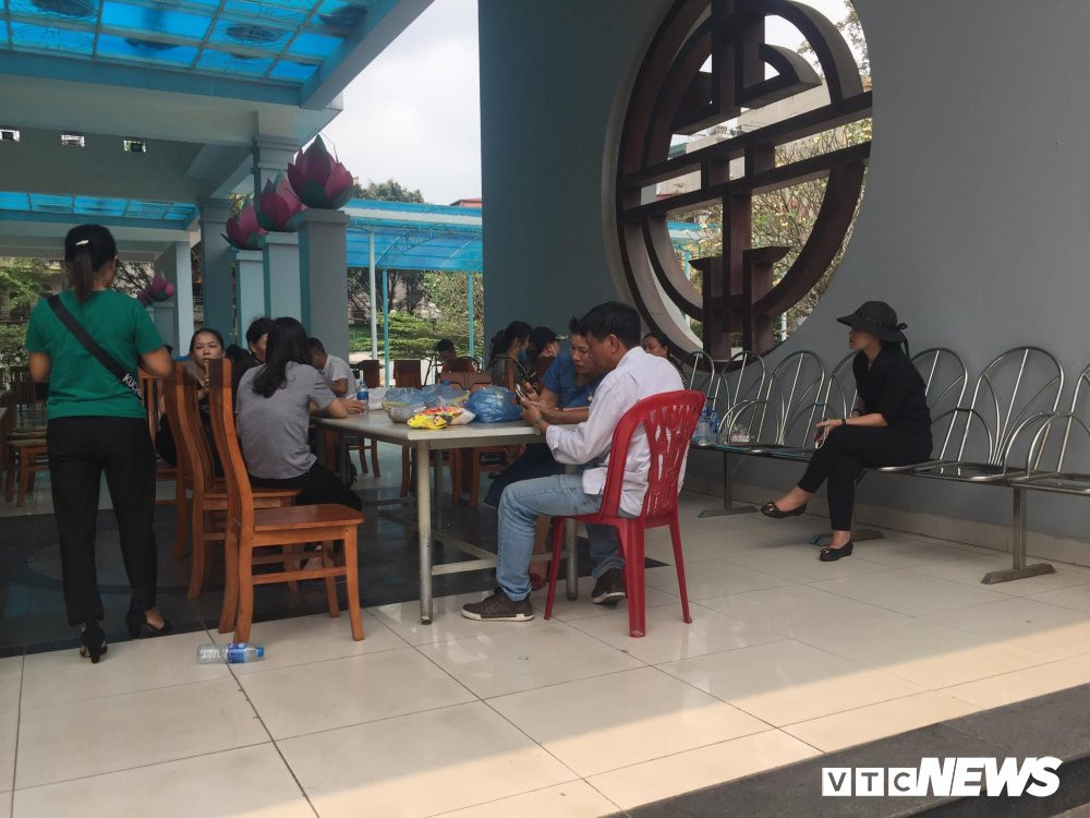 nguoi nha nan nhan cho o benh vien