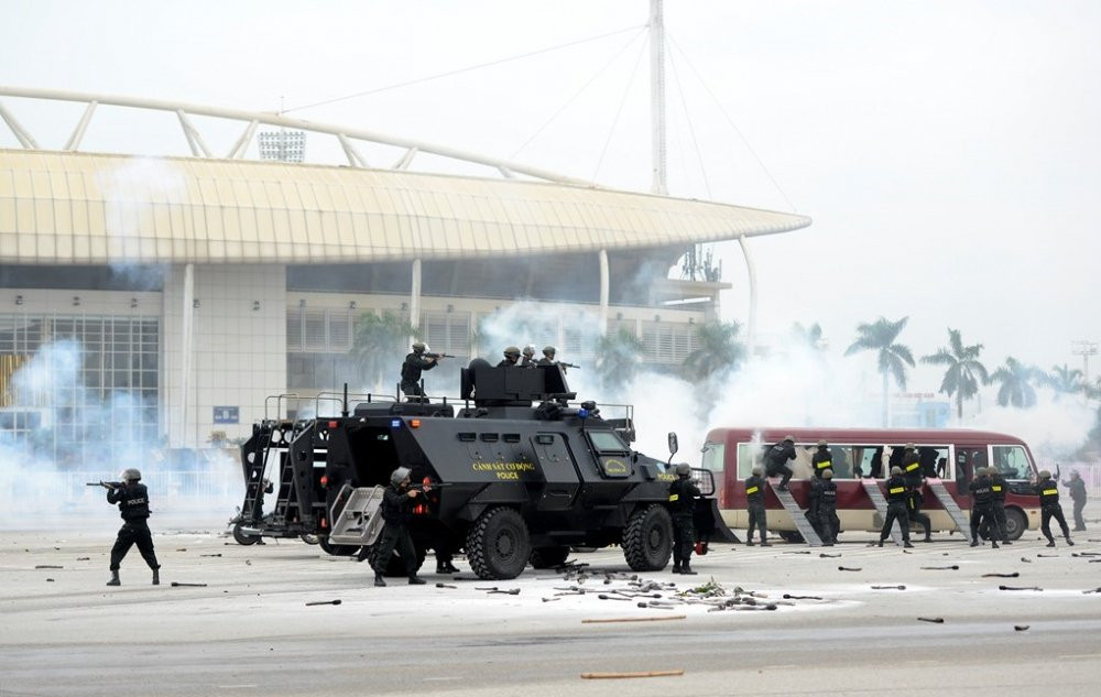 Dien_tap_phong_chong_khung_bo_8_zing 4