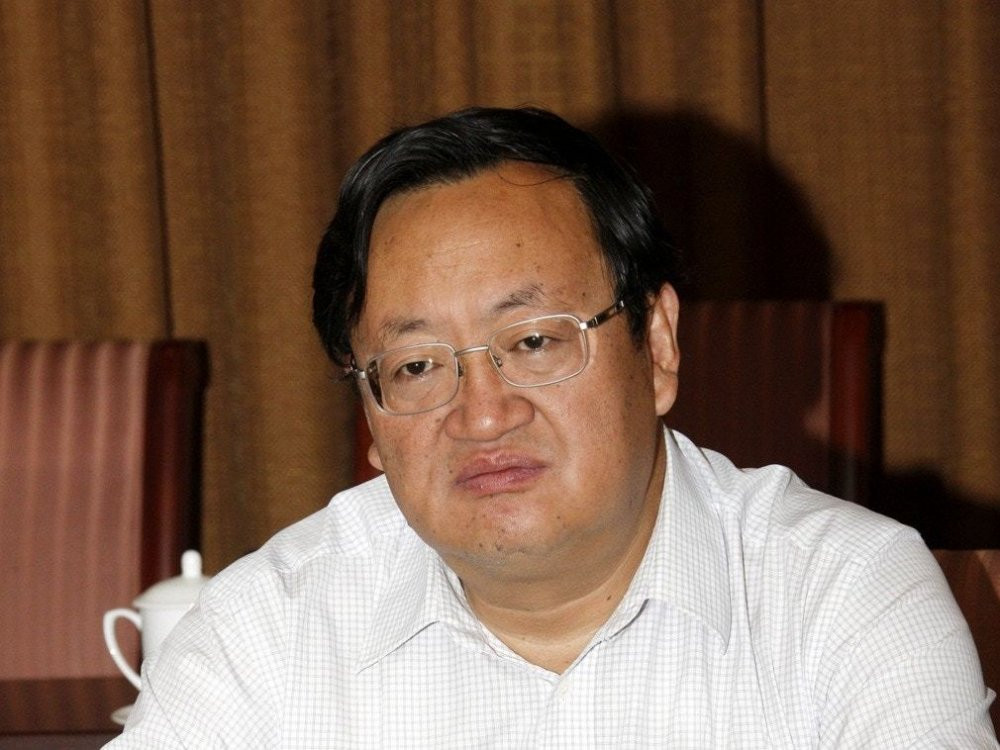 nu-quan-tham-xinh-dep-ngu-voi-40-quan-chuc-de-tien-than-bi-xet-xu