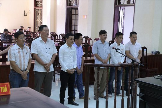 Đánh bạc trong giờ hành chính, Bí thư Đảng ủy phường bị cách chức - Ảnh 1.