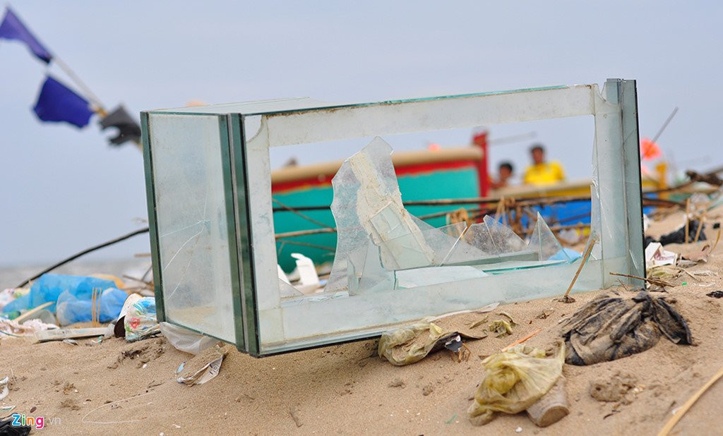 Bo bien dep tro thanh bai chua hang tan rac thai hinh anh 5