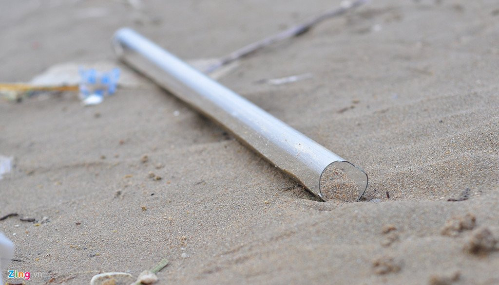 Bo bien dep tro thanh bai chua hang tan rac thai hinh anh 6