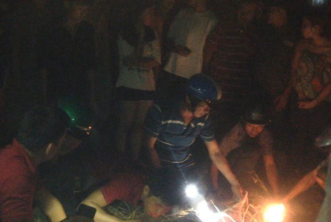 2 nam sinh duoi nuoc tu vong khi tam bien hinh anh 1