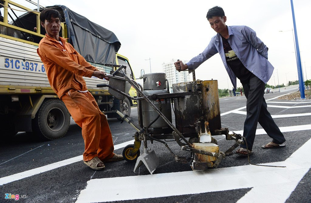 Cau vuot qua doan duong 8 km di mat 6 tieng truoc gio thong xe hinh anh 10