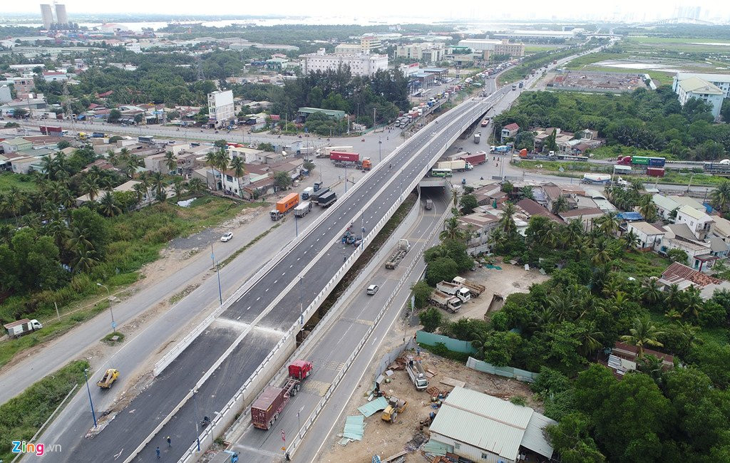 Cau vuot qua doan duong 8 km di mat 6 tieng truoc gio thong xe hinh anh 1
