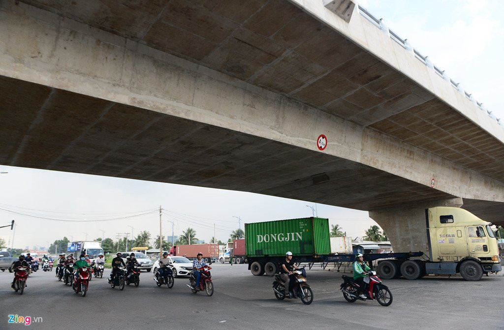 Cau vuot qua doan duong 8 km di mat 6 tieng truoc gio thong xe hinh anh 7