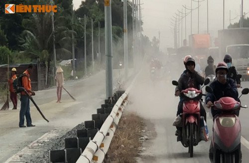 bao-bui-tan-cong-nguoi-di-xe-may-tren-duong-dan-cao-toc-tp-hcm-hinh-5 5