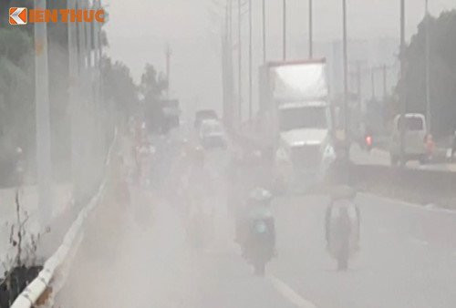 bao-bui-tan-cong-nguoi-di-xe-may-tren-duong-dan-cao-toc-tp-hcm-hinh-6 6