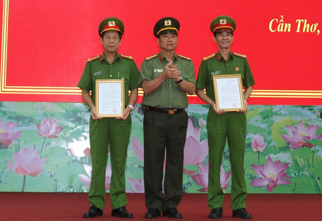 Cong an TP Can Tho co 2 pho giam doc moi hinh anh 1