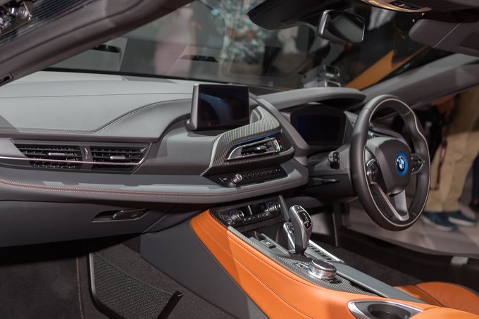 bmw-i8-roadster-5-of-12-1535205789_680x0 8