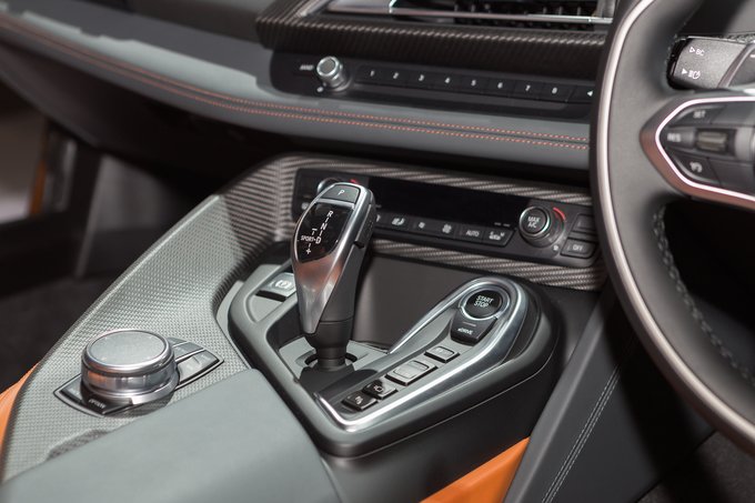 bmw-i8-roadster-7-of-12-1535205967_680x0 9
