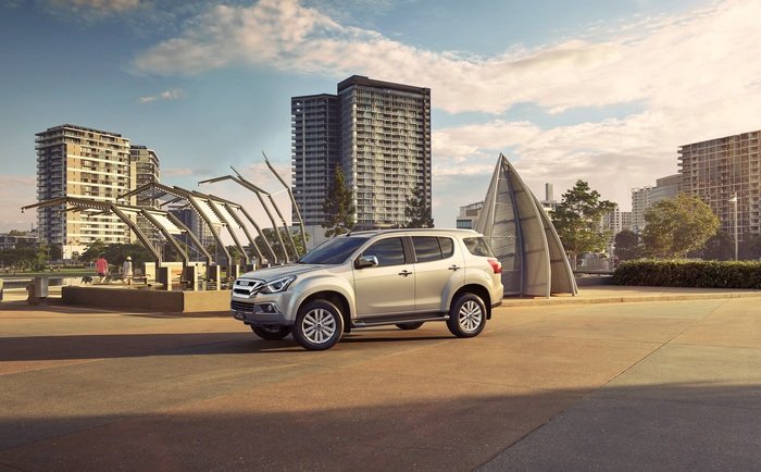 Isuzu mu-X 2018, Isuzu mu-X 2018 ra mắt, giá xe Isuzu mu-X 2018, SUV rẻ nhất Việt Nam