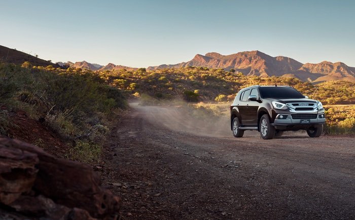 Isuzu mu-X 2018, Isuzu mu-X 2018 ra mắt, giá xe Isuzu mu-X 2018, SUV rẻ nhất Việt Nam