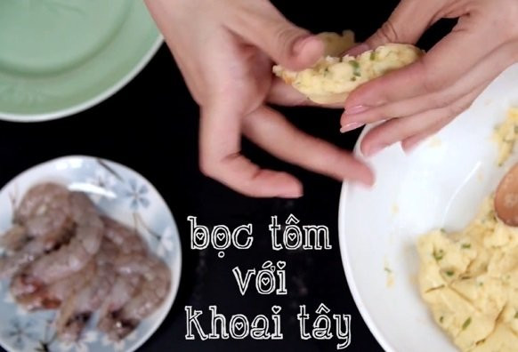 Cách làm bánh khoai tây trứng muối tuyệt ngon