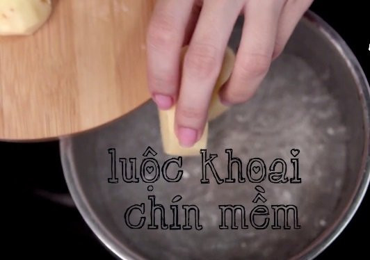 Cách làm bánh khoai tây trứng muối tuyệt ngon
