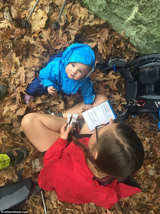 Cõng con gái 15 tháng tuổi, bố mẹ 'phượt' qua 14 tiểu bang