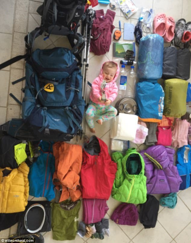 Cõng con gái 15 tháng tuổi, bố mẹ 'phượt' qua 14 tiểu bang