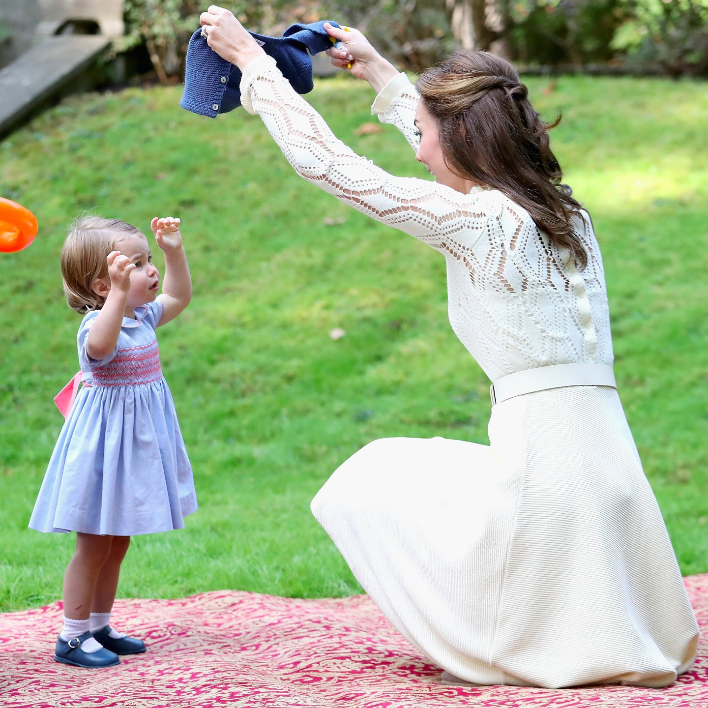 Chuyện cổ tích của Kate Middleton: Từ cô sinh viên giản dị đến Công nương được yêu thích nhất