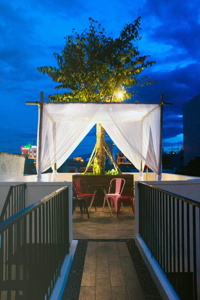 'Ngả mũ' trước kiến trúc sư biến mảnh đất xấu xí thành căn nhà đẹp như mơ