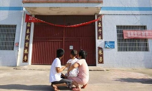 Xúc động cậu bé 8 tuổi 'nhường' sự sống cho em trai vì biết mình sắp ra đi