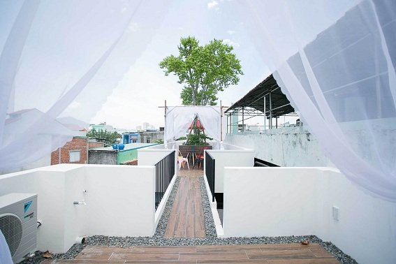 'Ngả mũ' trước kiến trúc sư biến mảnh đất xấu xí thành căn nhà đẹp như mơ