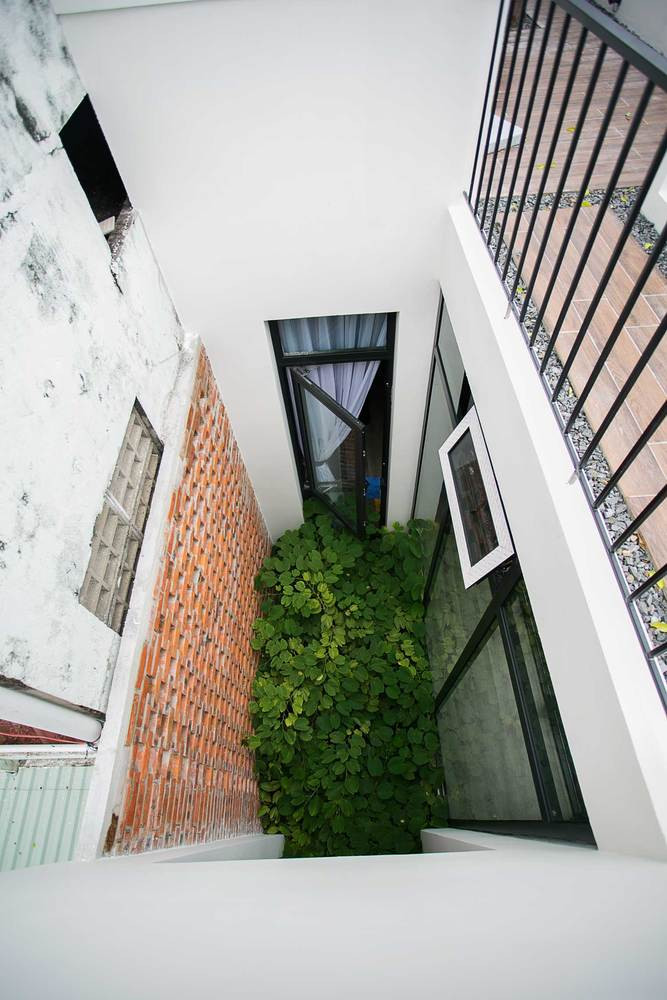 'Ngả mũ' trước kiến trúc sư biến mảnh đất xấu xí thành căn nhà đẹp như mơ