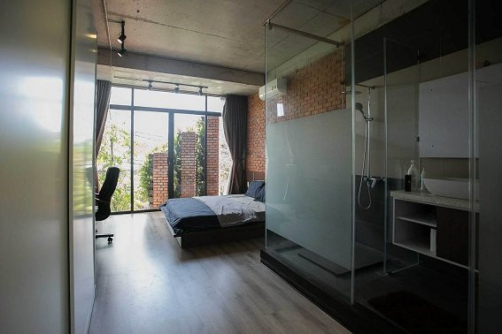 'Ngả mũ' trước kiến trúc sư biến mảnh đất xấu xí thành căn nhà đẹp như mơ