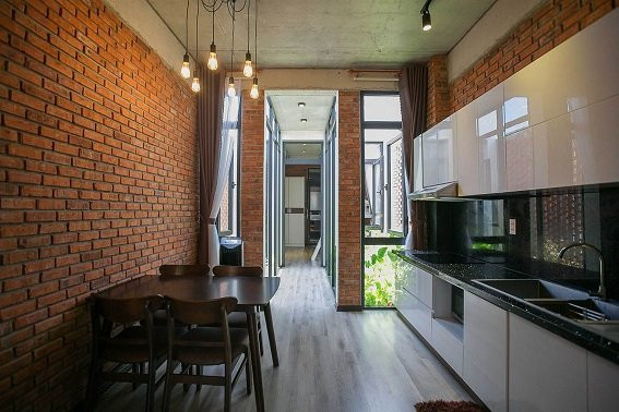 'Ngả mũ' trước kiến trúc sư biến mảnh đất xấu xí thành căn nhà đẹp như mơ