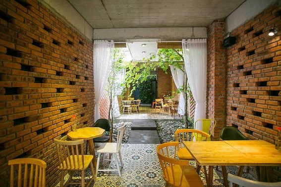 'Ngả mũ' trước kiến trúc sư biến mảnh đất xấu xí thành căn nhà đẹp như mơ