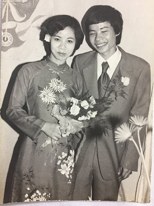 Cô dâu Hà Nội xinh đẹp mặc 'báu vật' đặc biệt được truyền mẹ