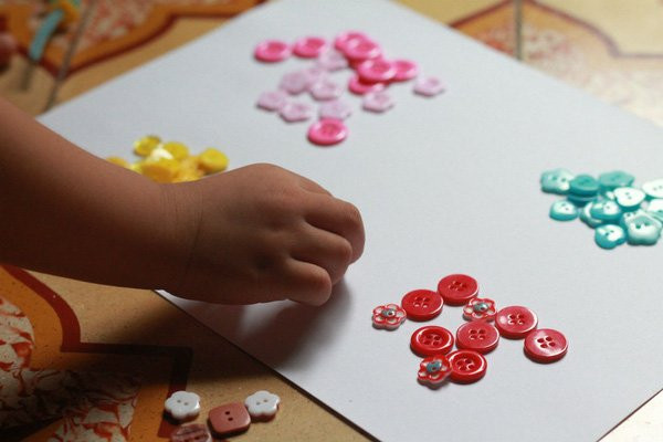 Chỉ với cúc áo và những chiếc cốc, mẹ dạy con lớp 1 học toán “dễ như ăn kẹo” - ảnh 2