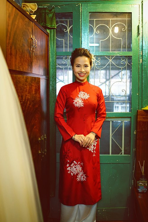 Cô dâu Hà Nội xinh đẹp mặc 'báu vật' đặc biệt được truyền mẹ