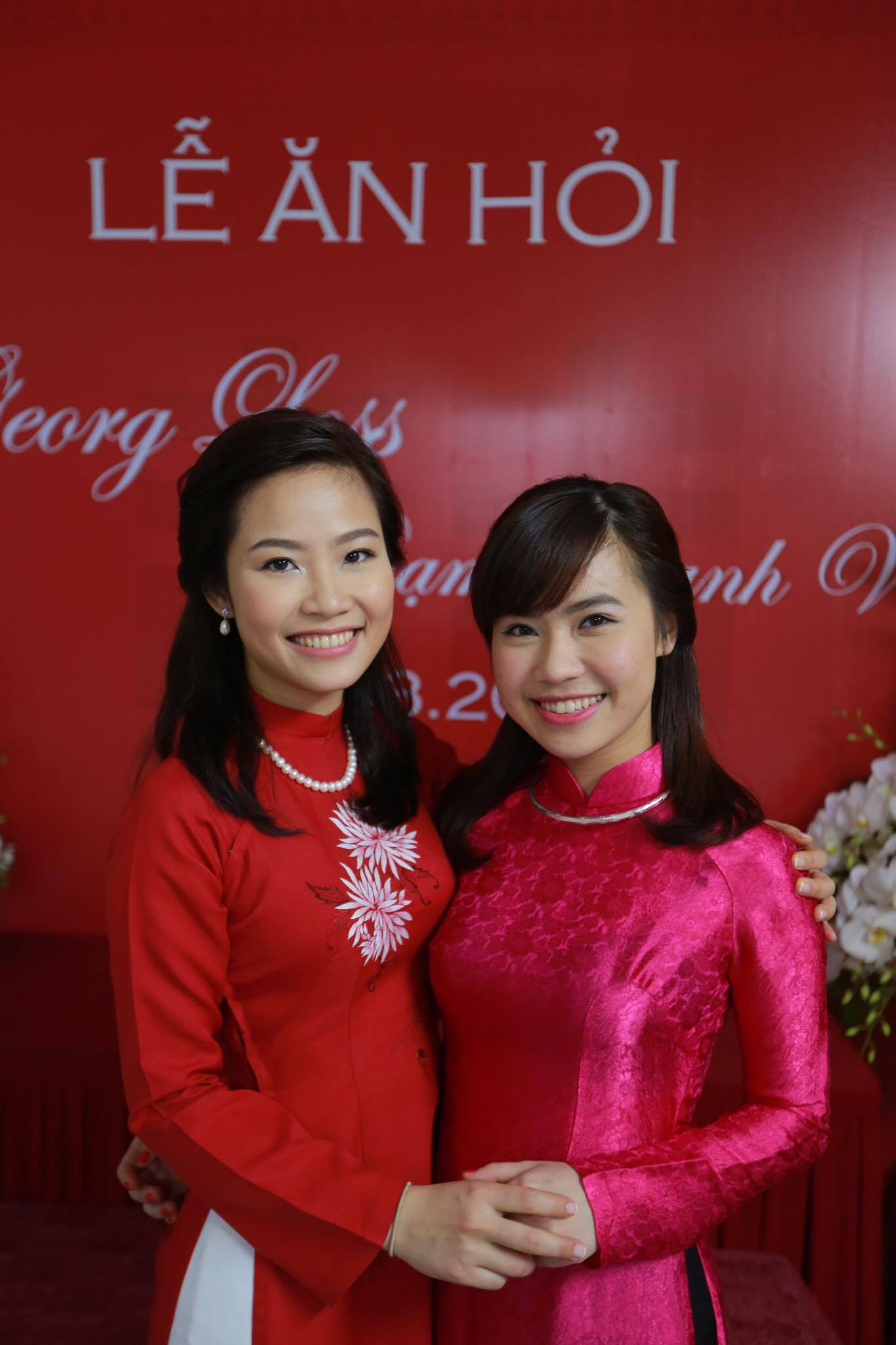 Cô dâu Hà Nội xinh đẹp mặc 'báu vật' đặc biệt được truyền mẹ