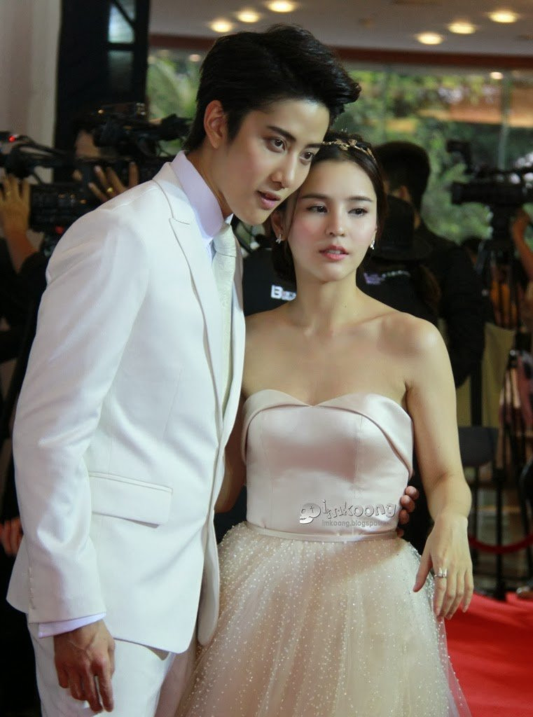 Cao dưới 1m60, các sao nữ này vẫn khiến thế giới 'ngước nhìn'