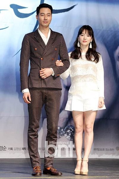 Cao dưới 1m60, các sao nữ này vẫn khiến thế giới 'ngước nhìn'