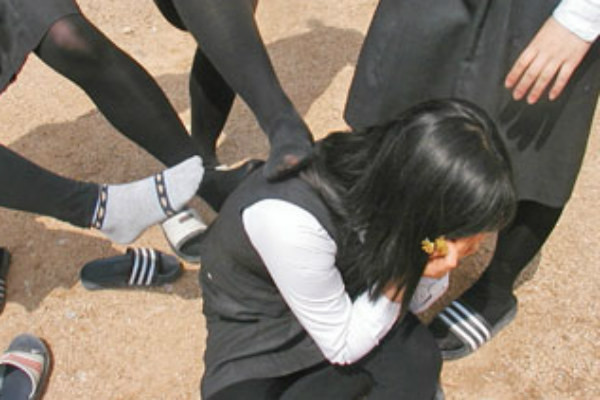 Con bị bắt nạt ở lớp: Dạy bé đánh lại hay im lặng? - ảnh 2