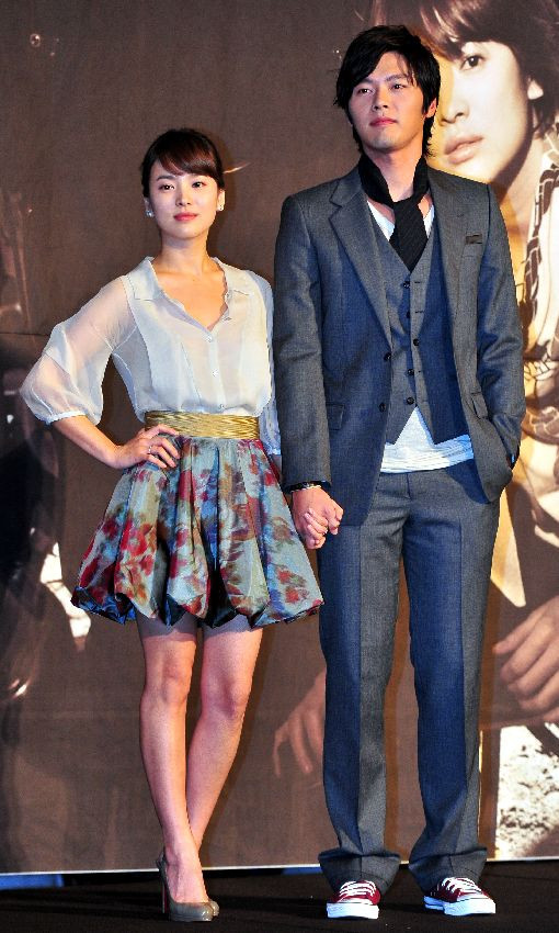 Cao dưới 1m60, các sao nữ này vẫn khiến thế giới 'ngước nhìn'