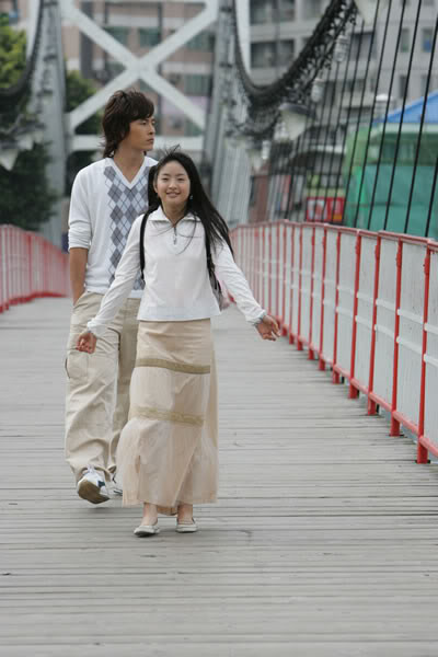 Cao dưới 1m60, các sao nữ này vẫn khiến thế giới 'ngước nhìn'