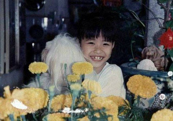 Thử tài đoán tên sao Việt qua loạt ảnh thời 'cởi truồng tắm mưa'