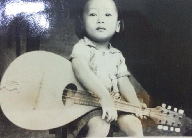 Thử tài đoán tên sao Việt qua loạt ảnh thời 'cởi truồng tắm mưa'