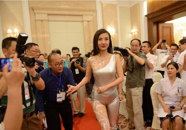 Bất ngờ với hình ảnh khác lạ của Can Lộ Lộ sau thời gian 'ở ẩn'